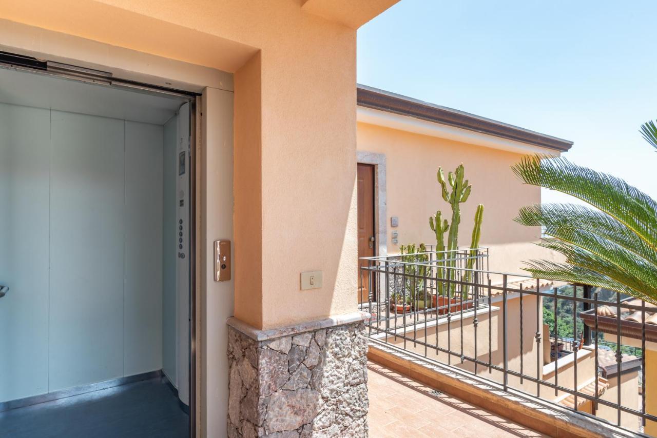 Taormina Panoramic Apartment With Parking Exterior foto